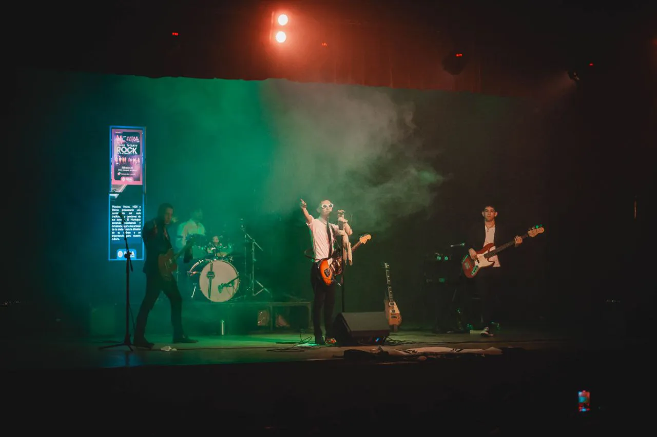 Se presentó en Casa de la Cultura el show Vienen Tocando Rock (4)