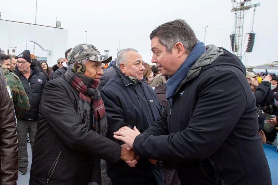 photo_5075674157667781662_y