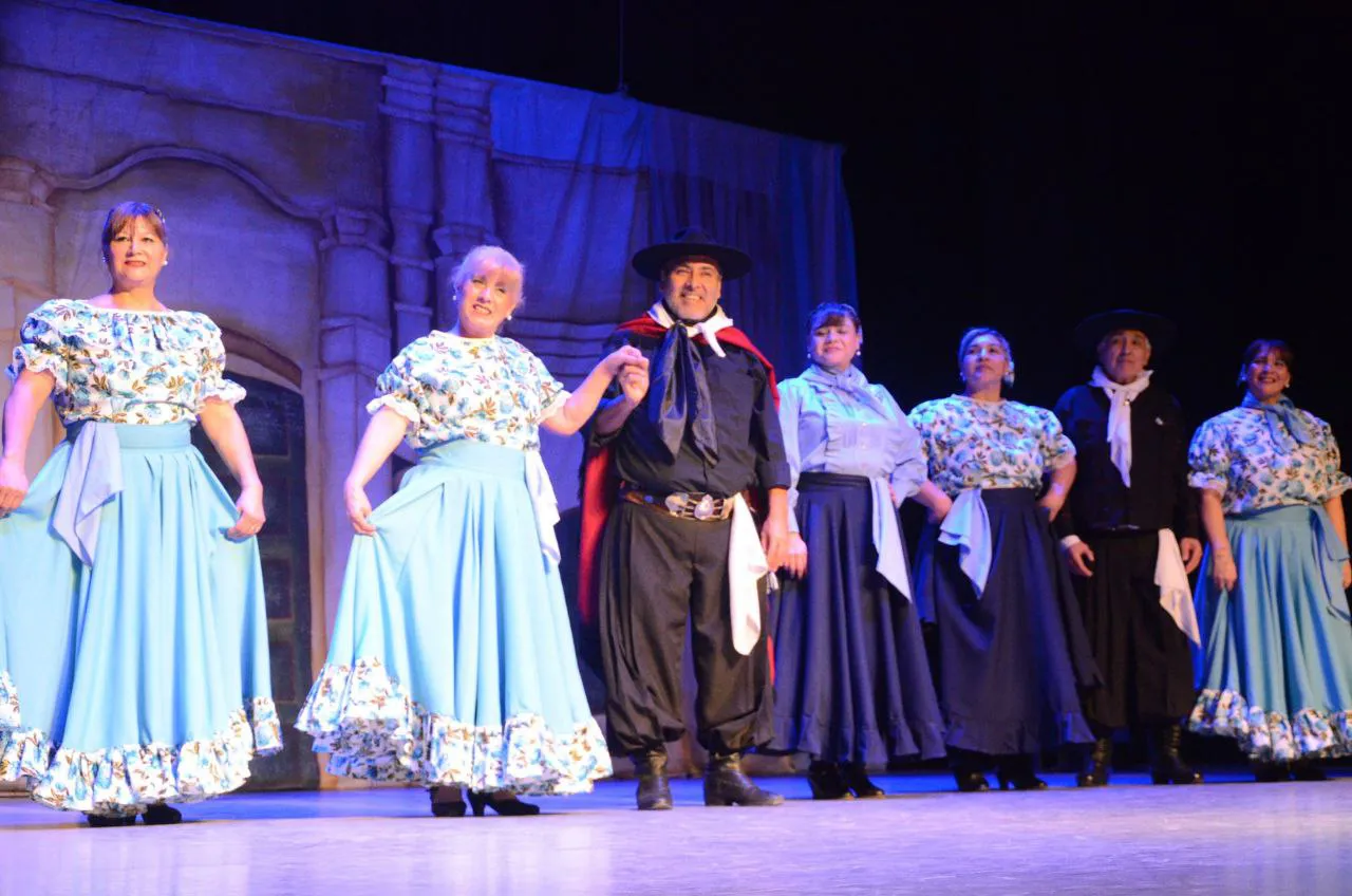 Vecinos de Ushuaia disfrutaron de la Vigilia “Esperando el 9 de Julio” (1)