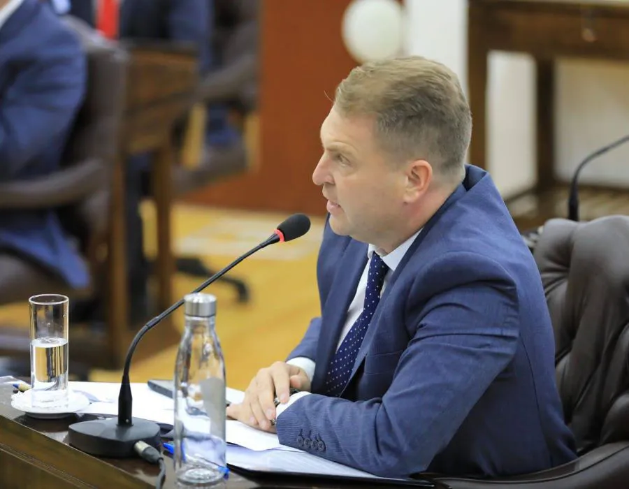 photo_5123367497448402629_y