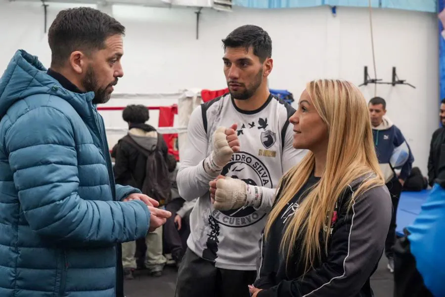 photo_5087324552810924851_y