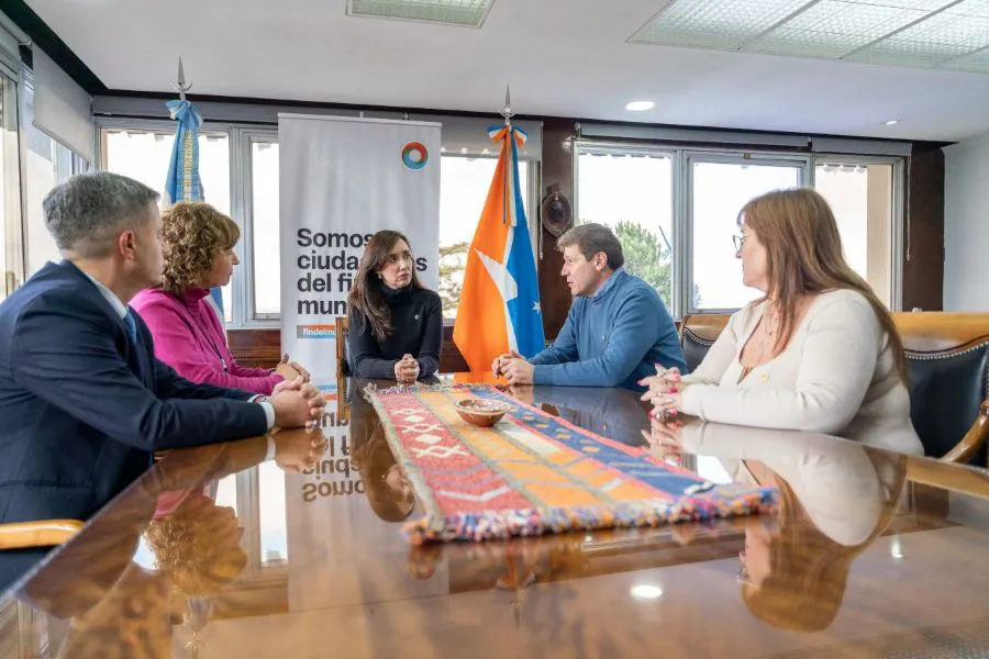 photo_5145477847354289551_y