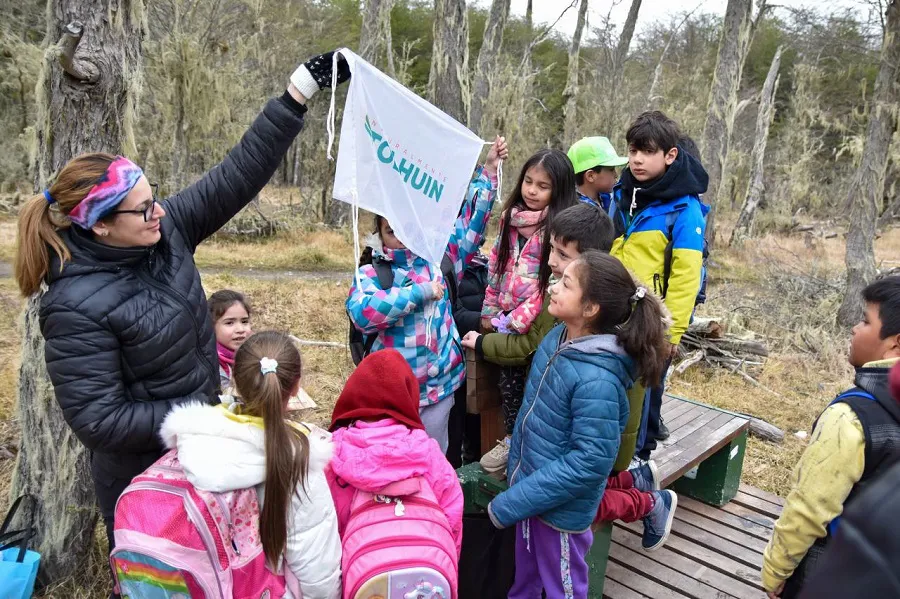 Tolhuin fomenta la conciencia turística con actividades junto a niños y escuelas (3)