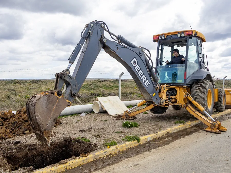 Avanzan los trabajos de alumbrado público sobre la extensión de la av. San Martín