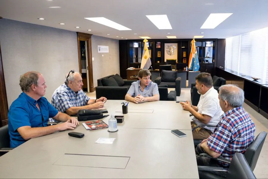 photo_4906815594280193007_y