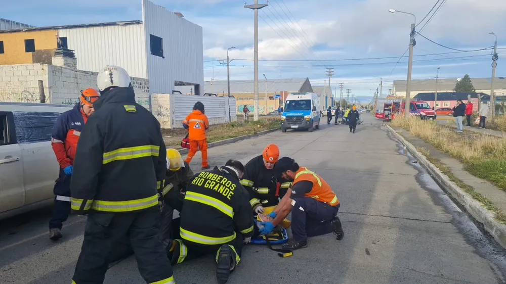 Una mujer y tres menores debieron ser hospitalizados tras un violento choque (3)