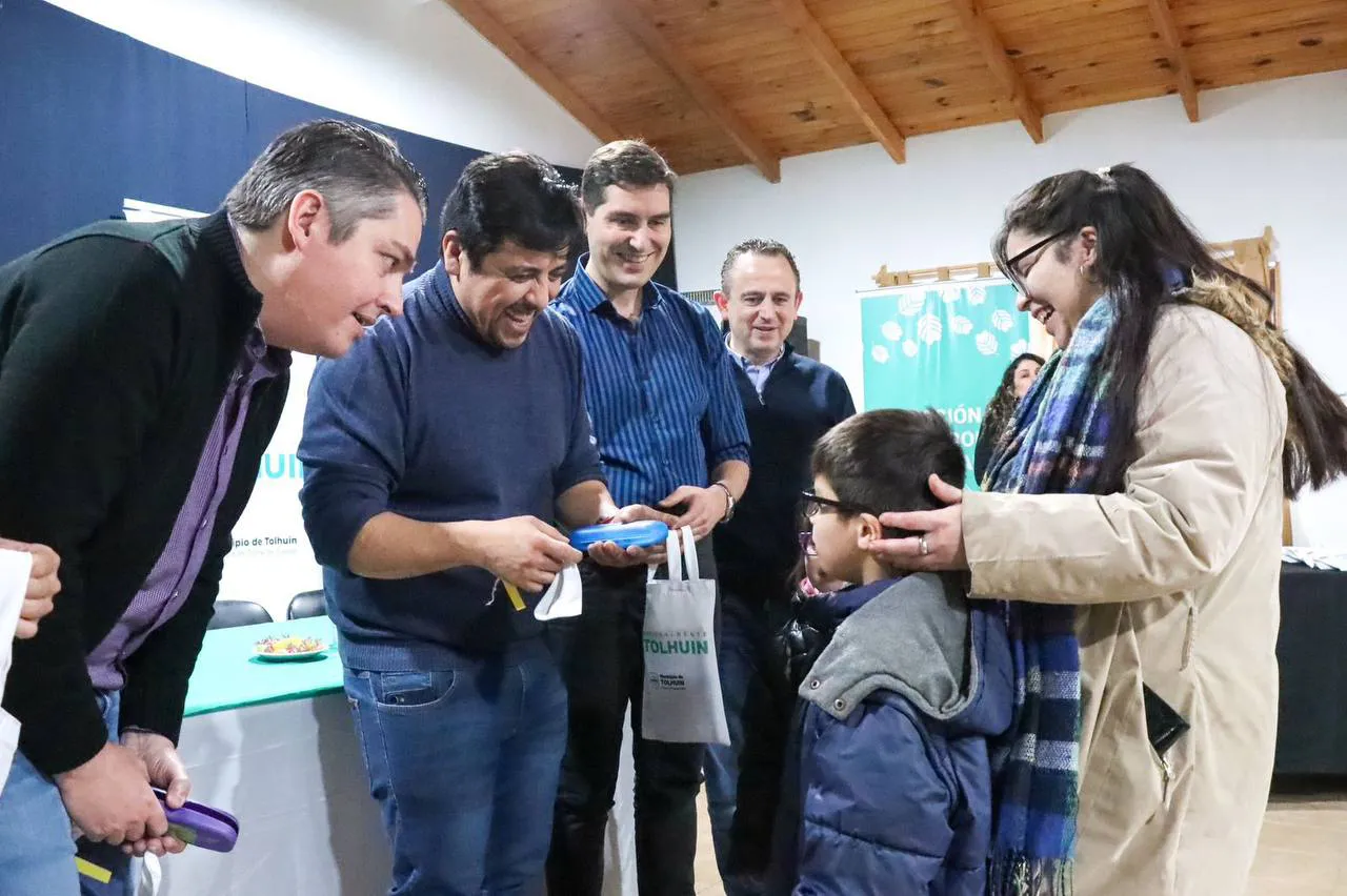 En un trabajo en conjunto entre Tolhuin y Río Grande se entregaron los primeros lentes (3)