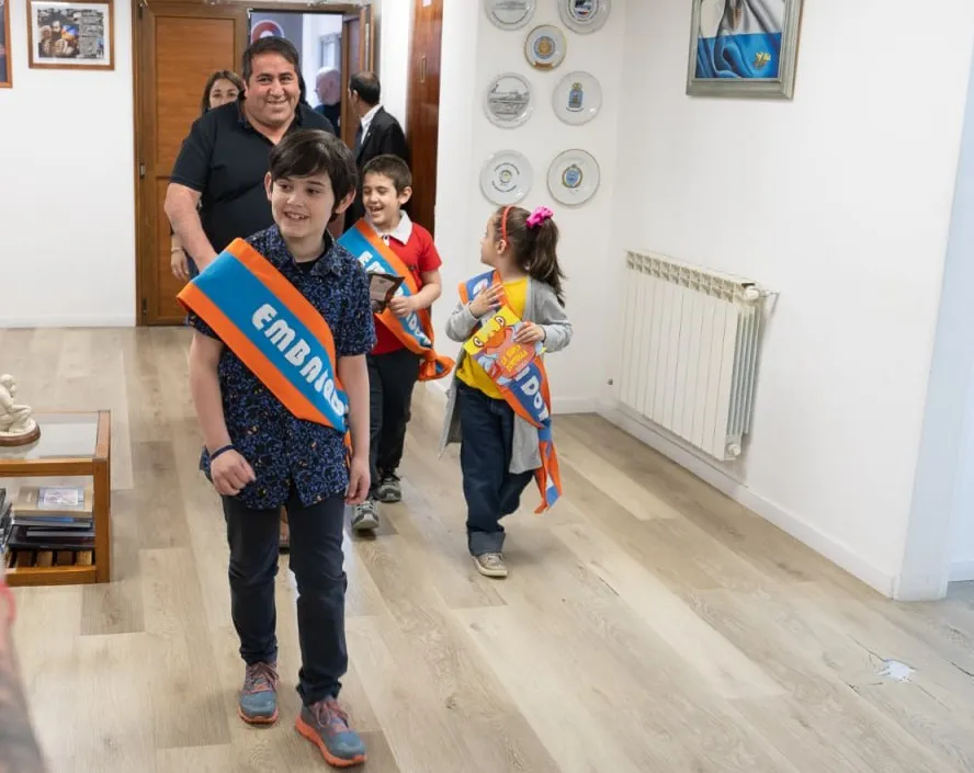 photo_5125377997409463791_y