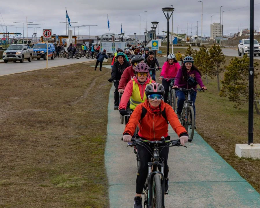 Más de 200 personas participaron de la edición ‘Bici-Chicas’ en Río Grande