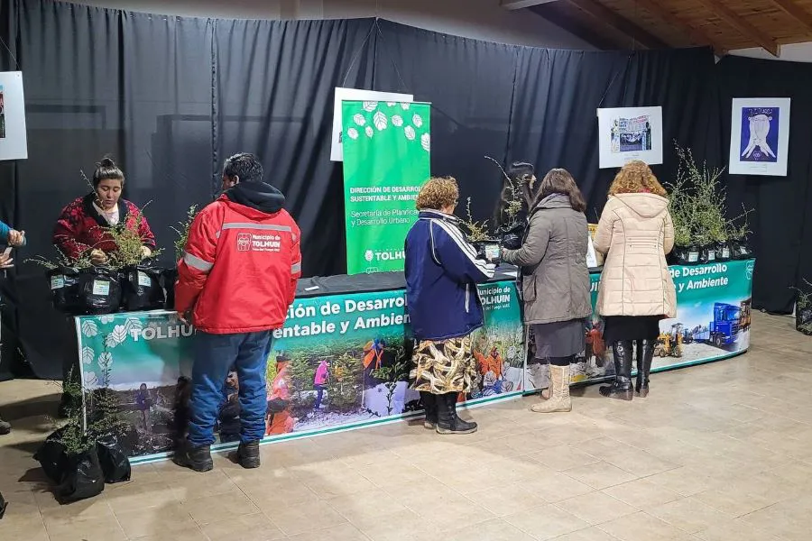 photo_5143228658880720154_y