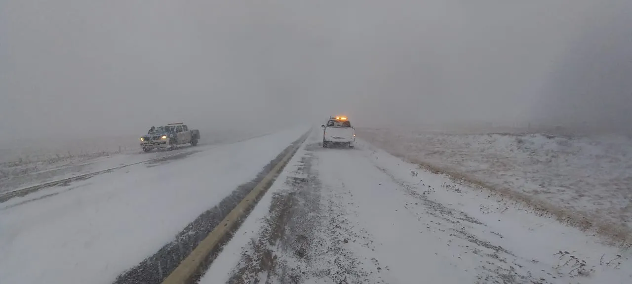 Debido al temporal de nieve quedó restringida la circulación sobre la Ruta 3 (4)