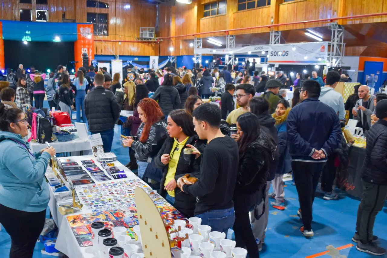 Gran convocatoria de vecinos y emprendedores en la feria “Costumbres Argentinas” (1)