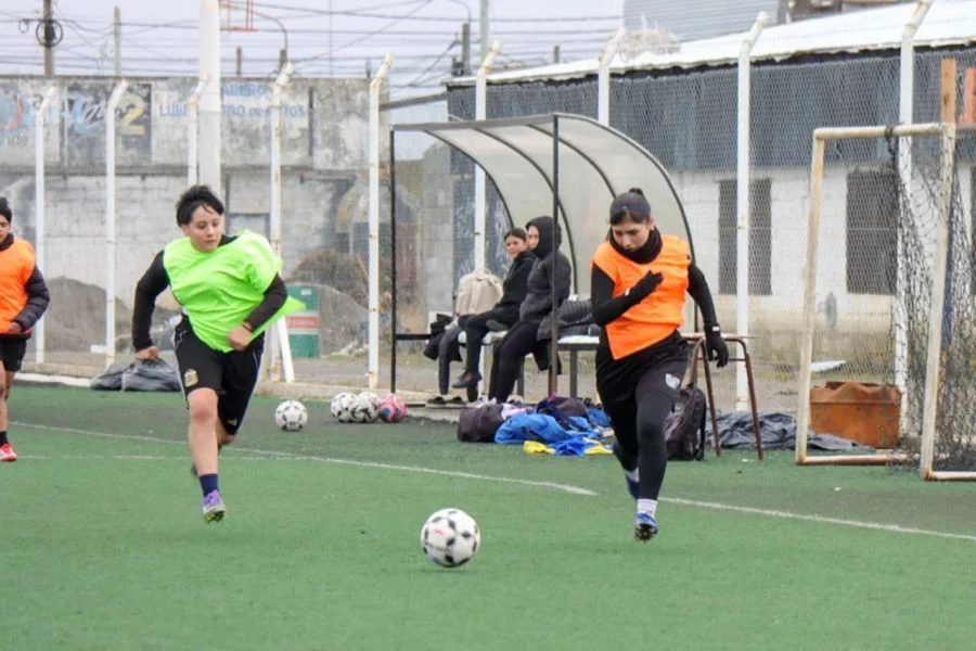 Avanzan los entrenamientos para los Juegos de la Araucanía en Fútbol Femenino