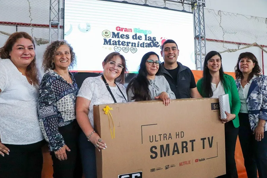 Vecinas de la ciudad de Tolhuin disfrutaron del Bingo por el Mes de las Maternidades (3)
