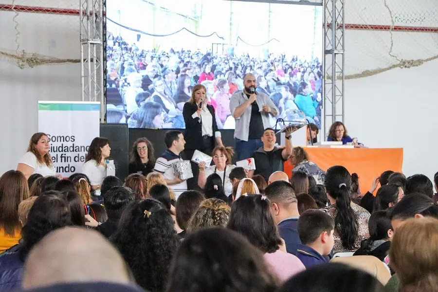 Vecinas de la ciudad de Tolhuin disfrutaron del Bingo por el Mes de las Maternidades (2)