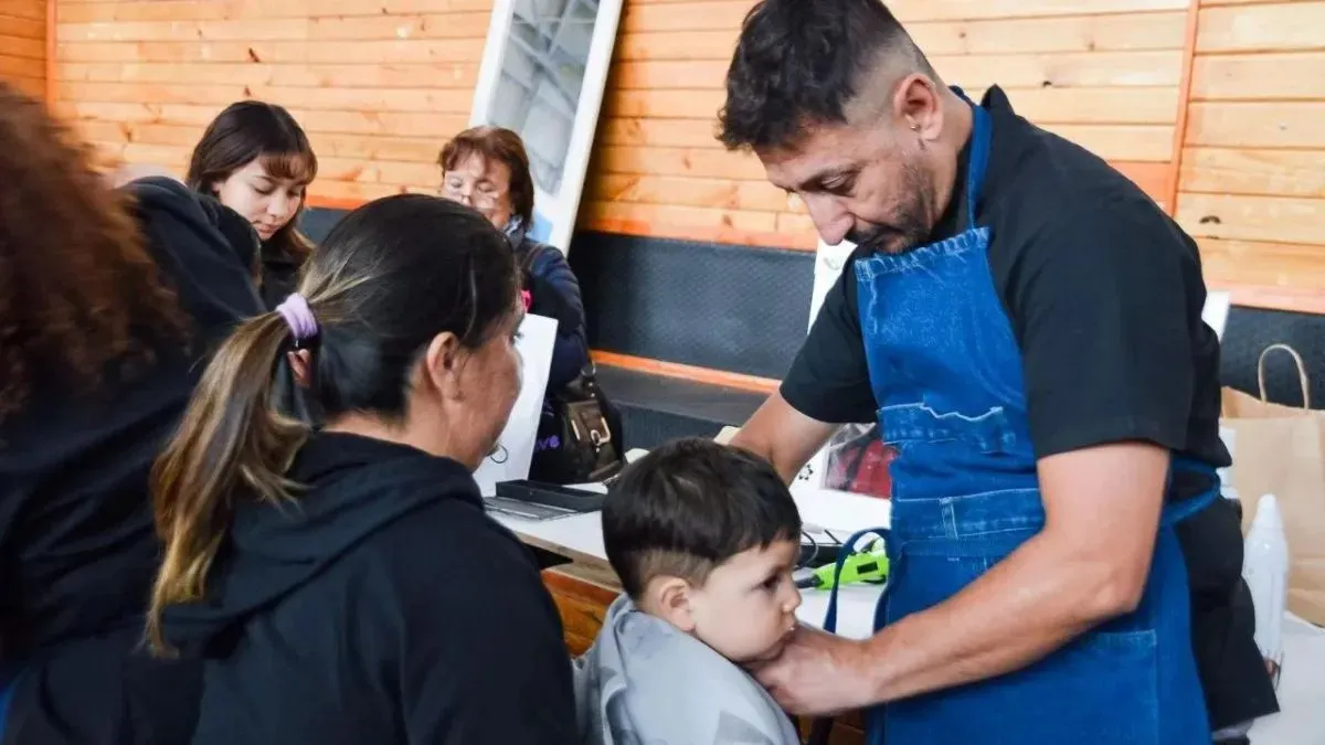El programa “Volvemos a clases con vos” ofrece cortes de cabellos gratuitos