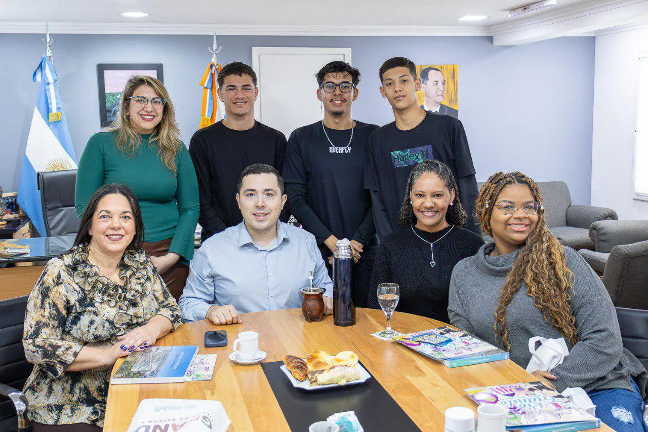 Estudiantes de intercambio del Brasil fueron recibidos por el municipio
