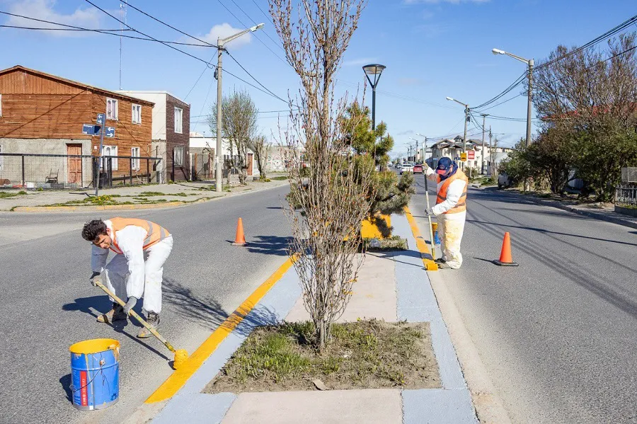 Avanzan los trabajos de embellecimiento sobre espacios públicos de Río Grande (1)