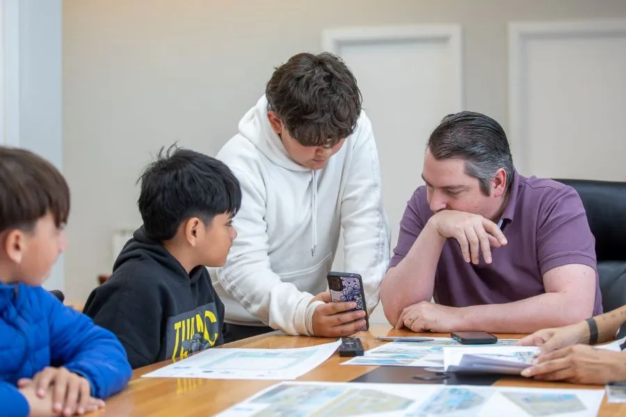 photo_5084693765083040688_y