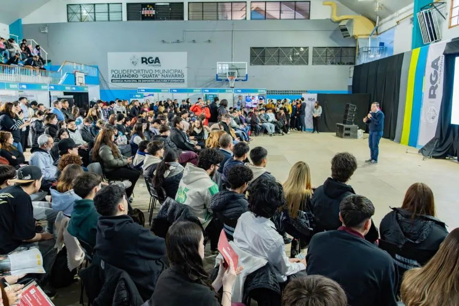 photo_4967697988352847689_y