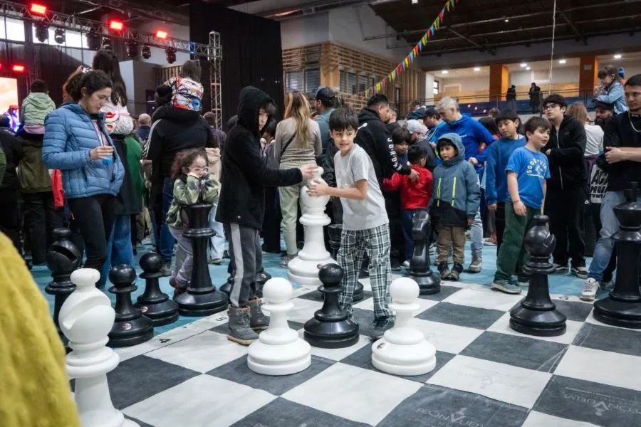 photo_4997168954426371641_y