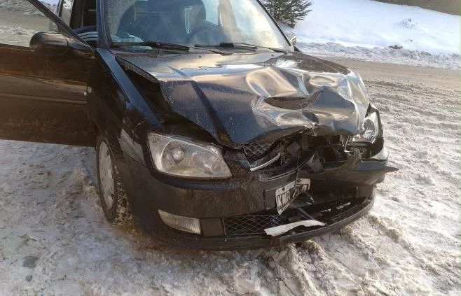 Pasajera hospitalizada tras el choque entre un automóvil y un taxi camino al Martial