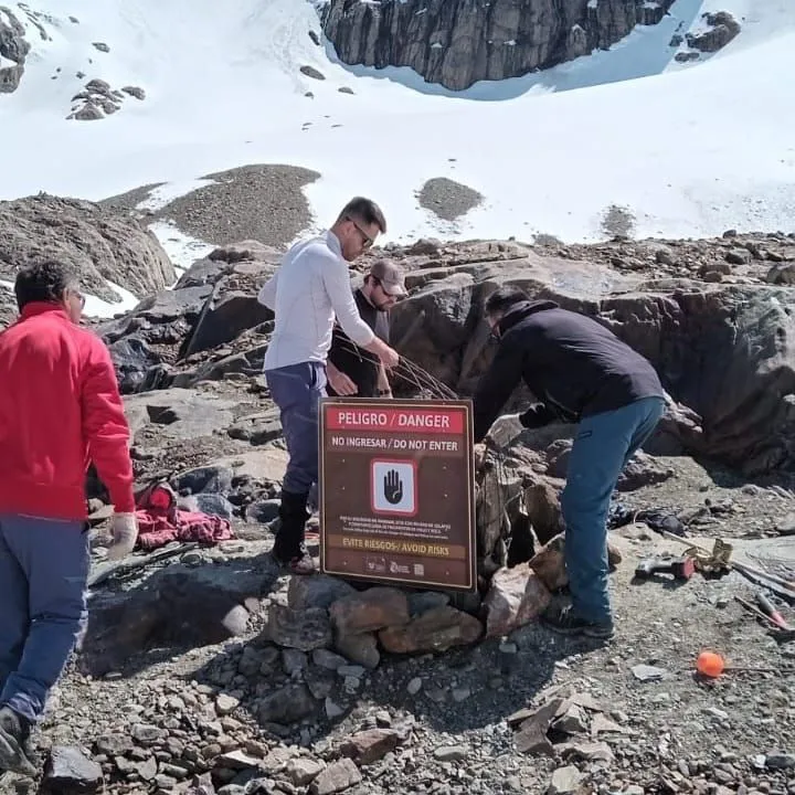 Ante la presencia de grietas, se restringe el ingreso a las cuevas del Glaciar Vicinguerra