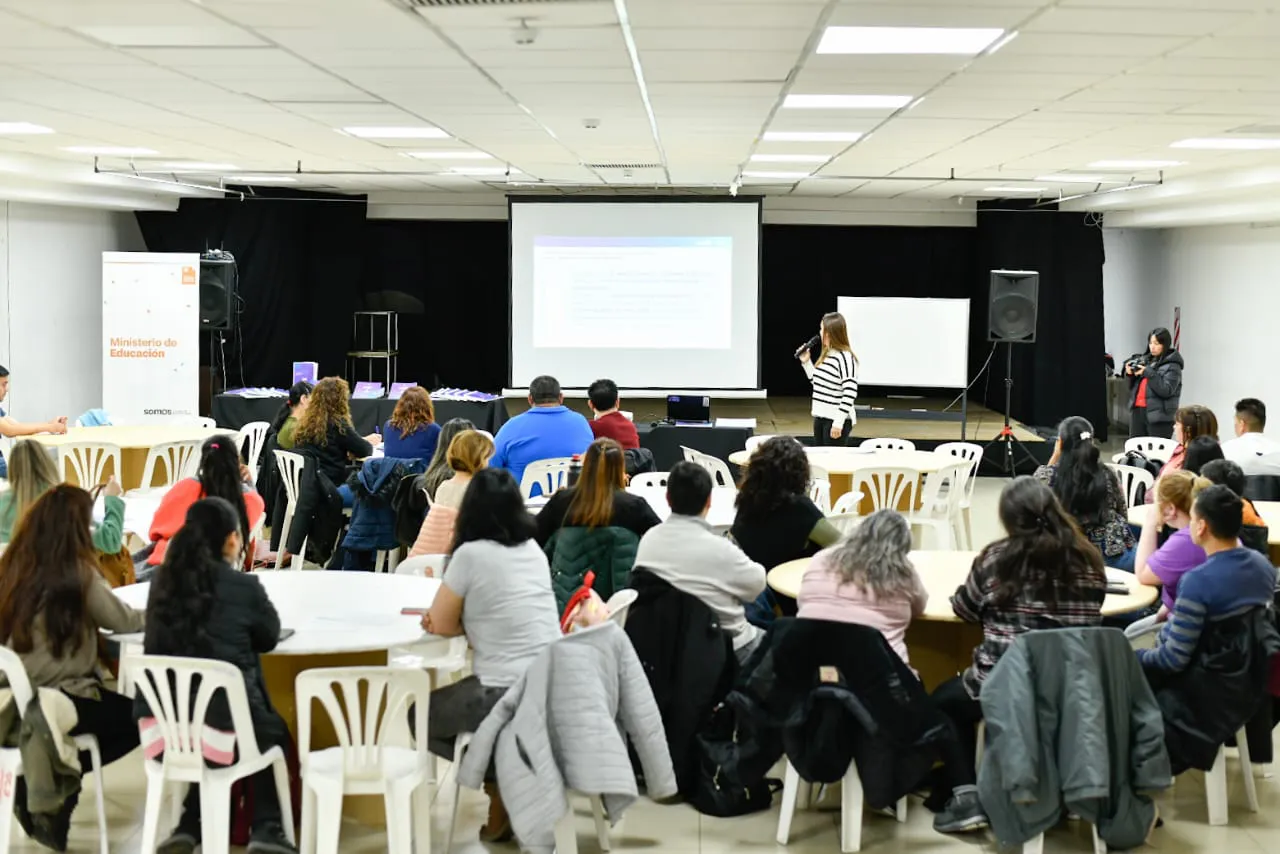 Comenzaron los talleres formativos del programa “Vos y la Energía” para docentes (1)