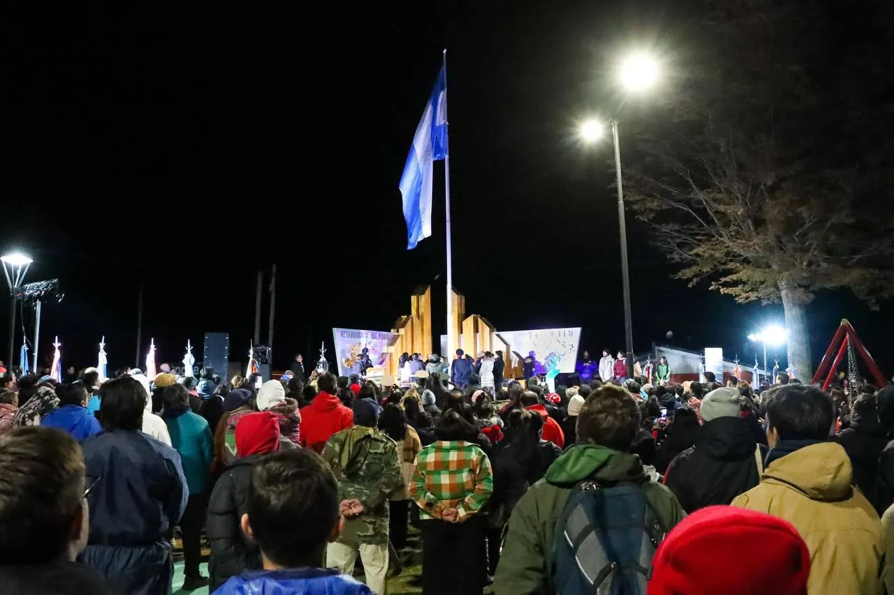 Tolhuin llevó adelante su Vigilia con el acompañamiento de sus vecinos (1)