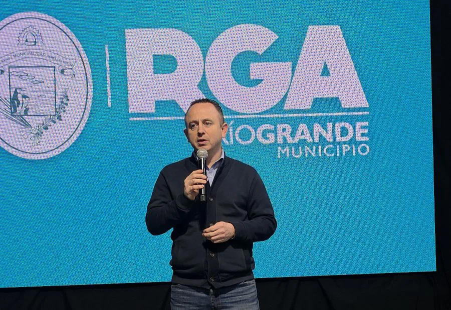Secretario de Gobierno Gastón Díaz en la apertura del lanzamiento del programa de Loteo Municipal