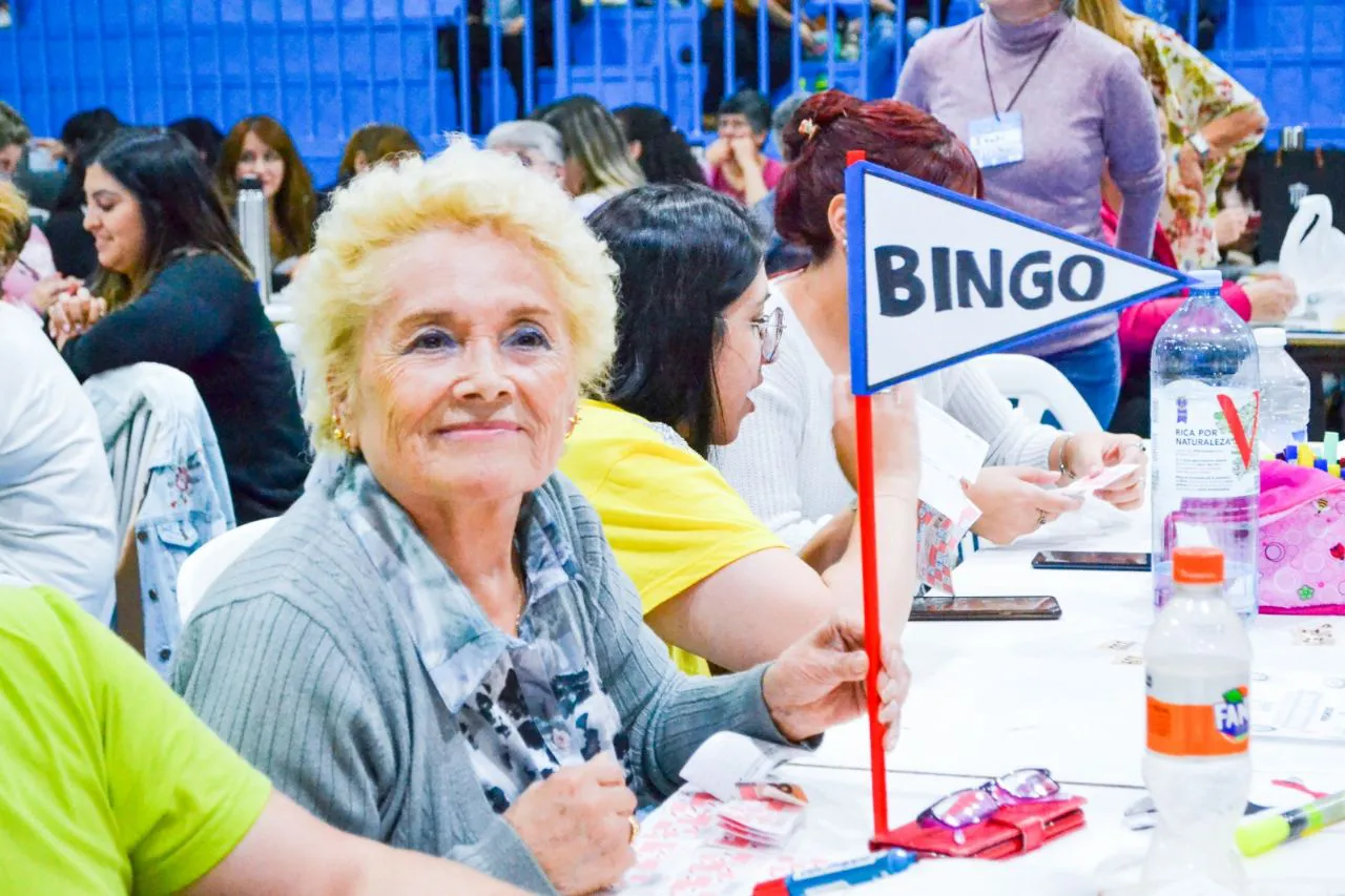 Vecinos de la ciudad de Río Grande se sumaron al bingo solidario Ohiggins de Pie (2)