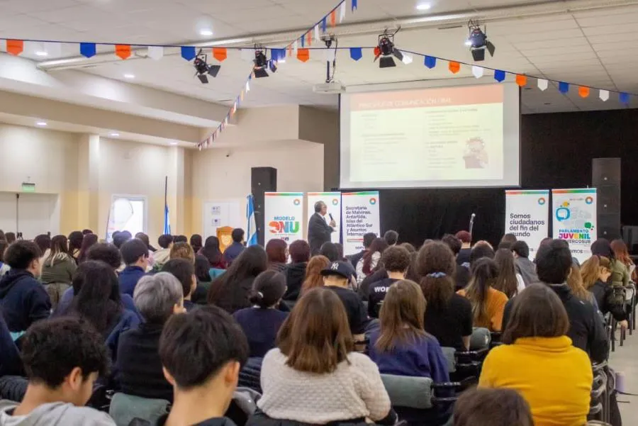 photo_4990226990195912195_y