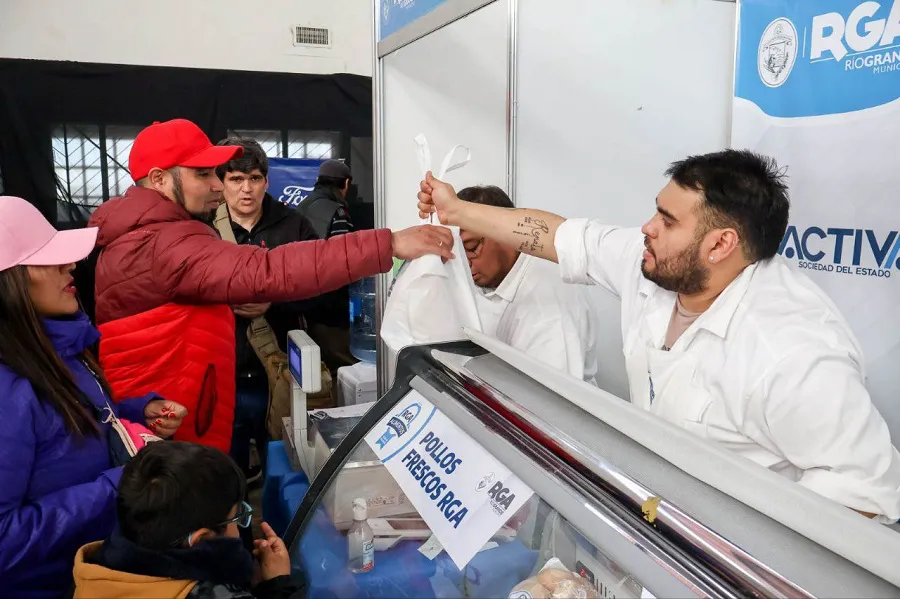 Perez destacó el trabajo local que se vivó en la 4ª Expo Agroproductiva en La Misión Salesiana (3)