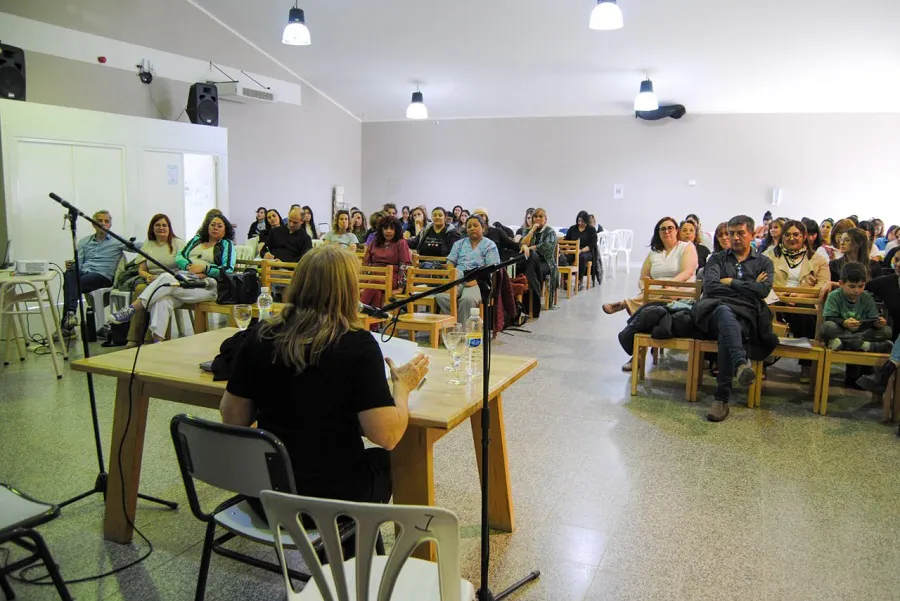 photo_4983616885203512718_y