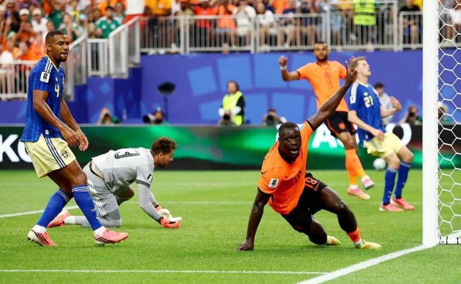 Países Bajos fue una máquina y goleó 5-1 a Suecia