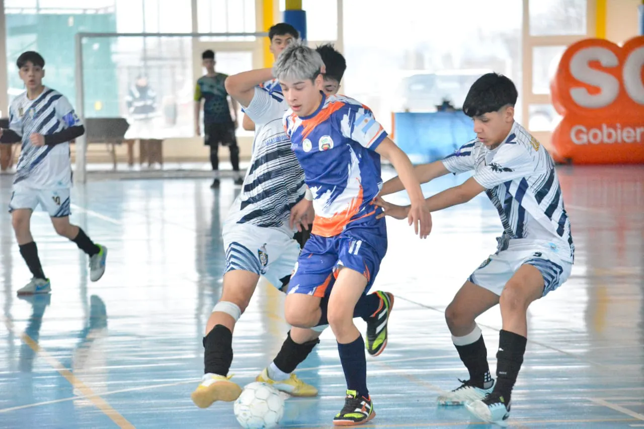 Escuela Municipal y Luz y Fuerza se consagraron campeones provinciales de Futsal (3)