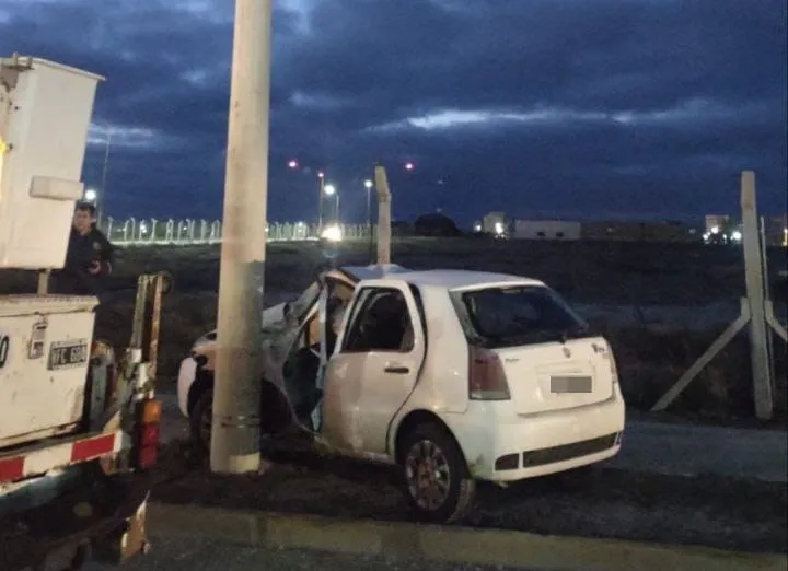 Conductora chocó contra una columna dejando una niña de 5 años internada grave (2)