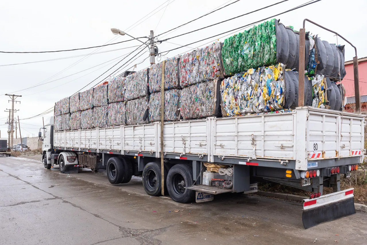 “Reciclá y Viajá” Se exportaron 32 mil kilogramos de envases PET al continente