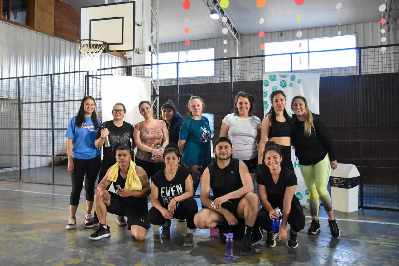 Se desarrolló una exitosa jornada por el Día de la Actividad Física en Tolhuin (1)