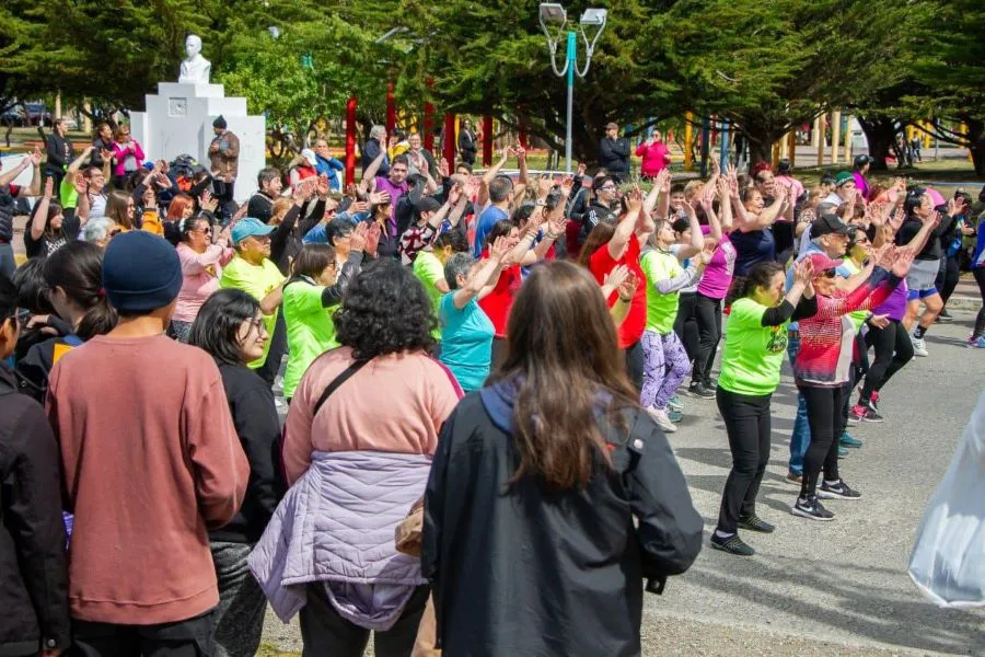 photo_4936121874123959737_y