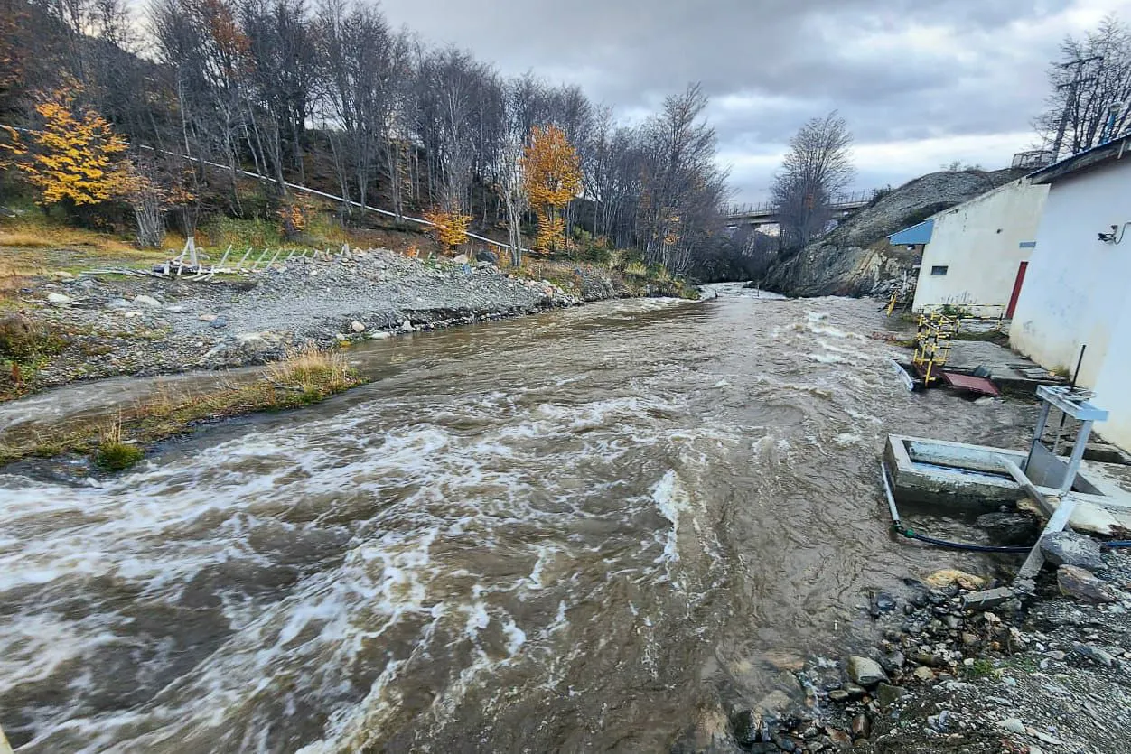 Se trabaja para restituir el servicio de agua potable en la ciudad de Ushuaia