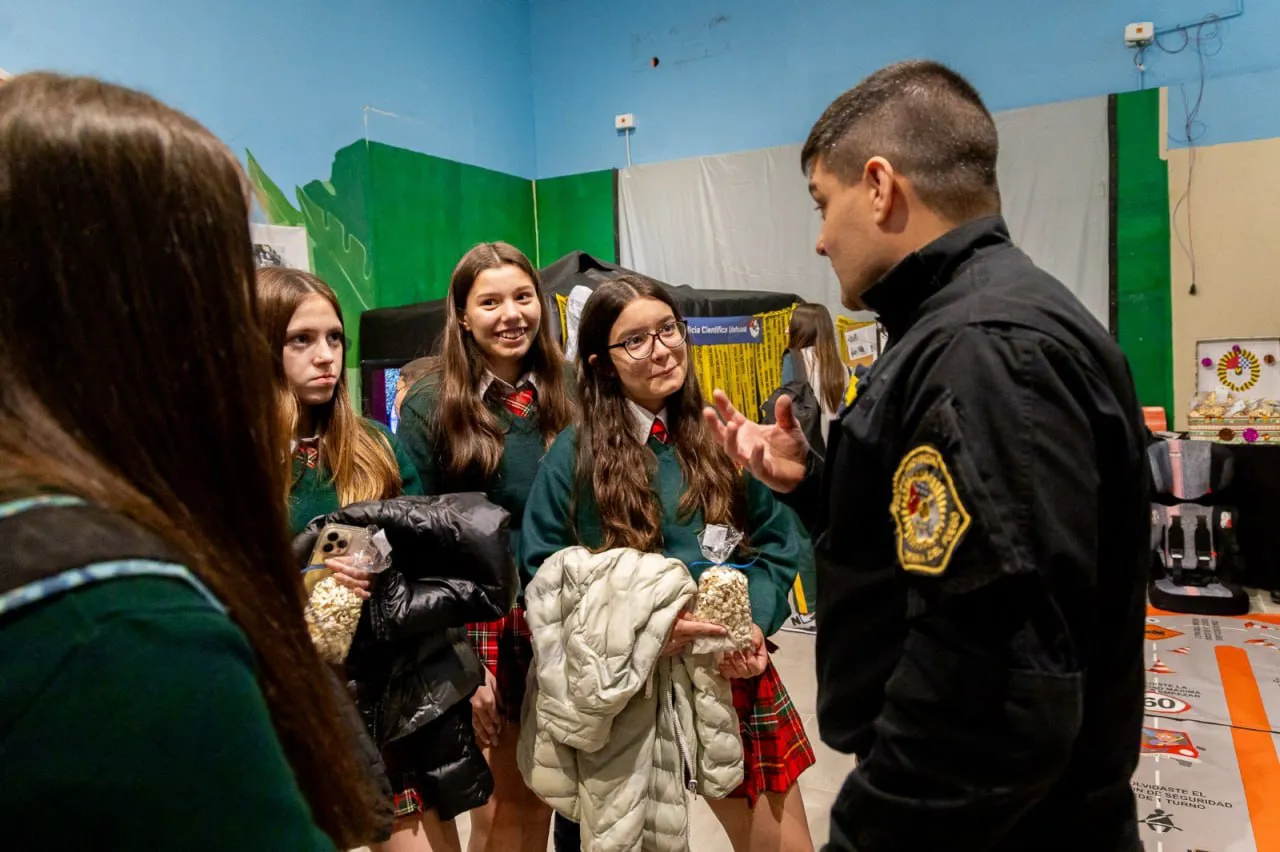 Comenzó la expo “Conociendo tu Policía” al conmemorarse 139 años de la fuerza (3)