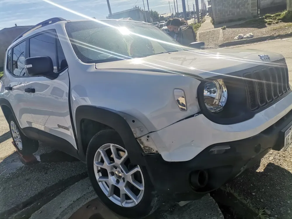 Nuevamente un taxi trasladando pasajeros se vio involucrado en un accidente (2)