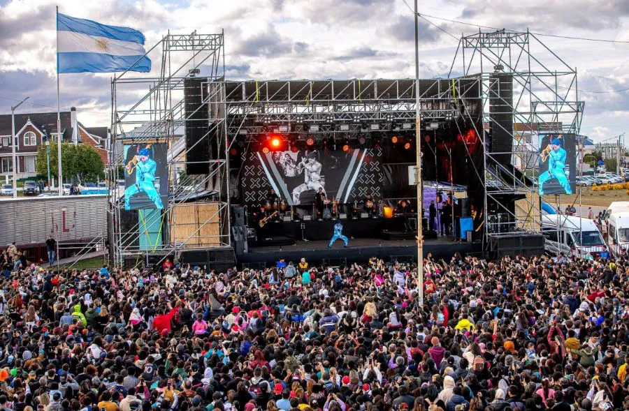 photo_5024174274268302126_y