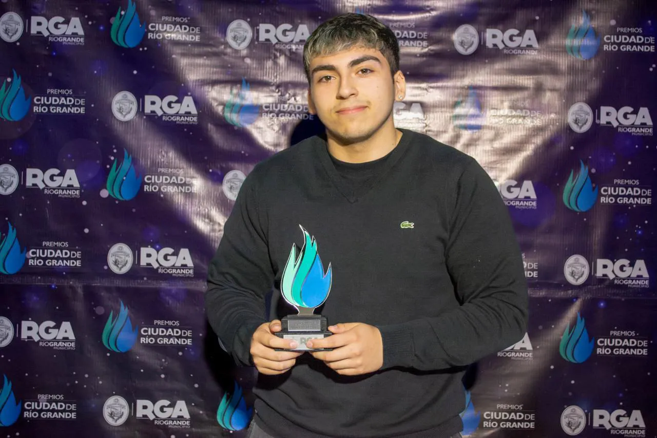 photo_4944977332184133049_y