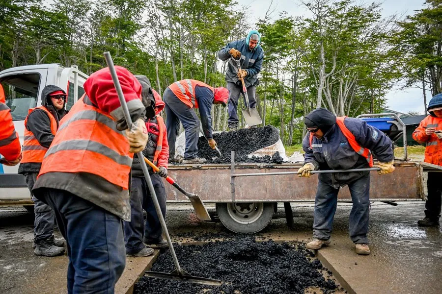 Capacitan al personal municipal de bacheo en la utilización de asfalto frío