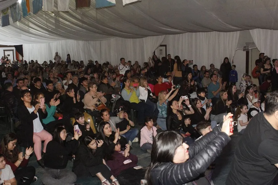 Se realizó la peña “40° Aniversario del Ballet Cruz del Sur” en la ciudad de Ushuaia  (4)