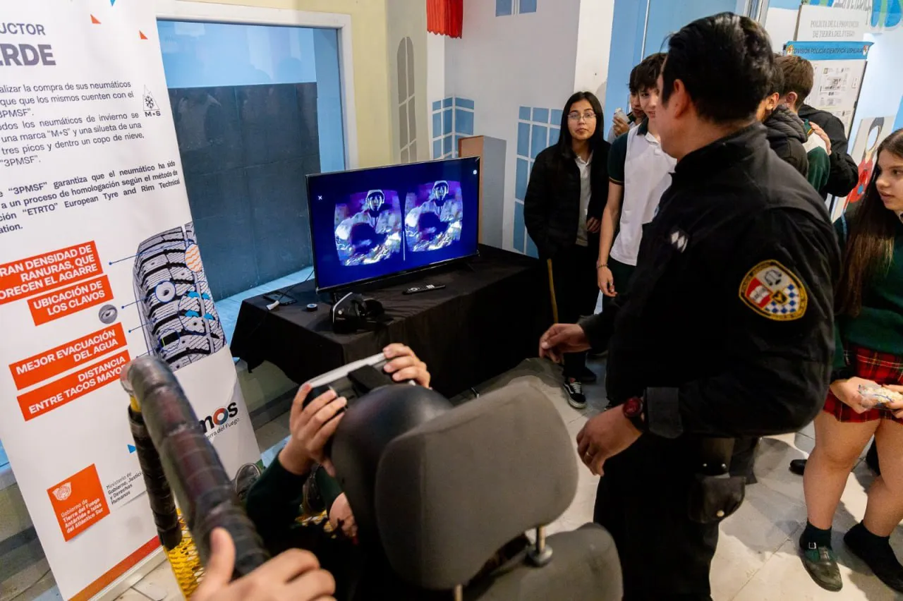 Comenzó la expo “Conociendo tu Policía” al conmemorarse 139 años de la fuerza (4)