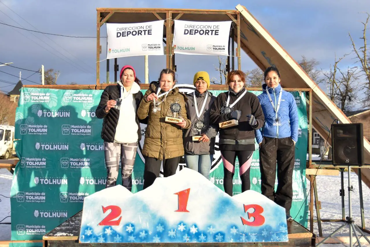 70 deportistas participaron del desafío más austral “Tolhuin Extremo Bajo Cero” (1)