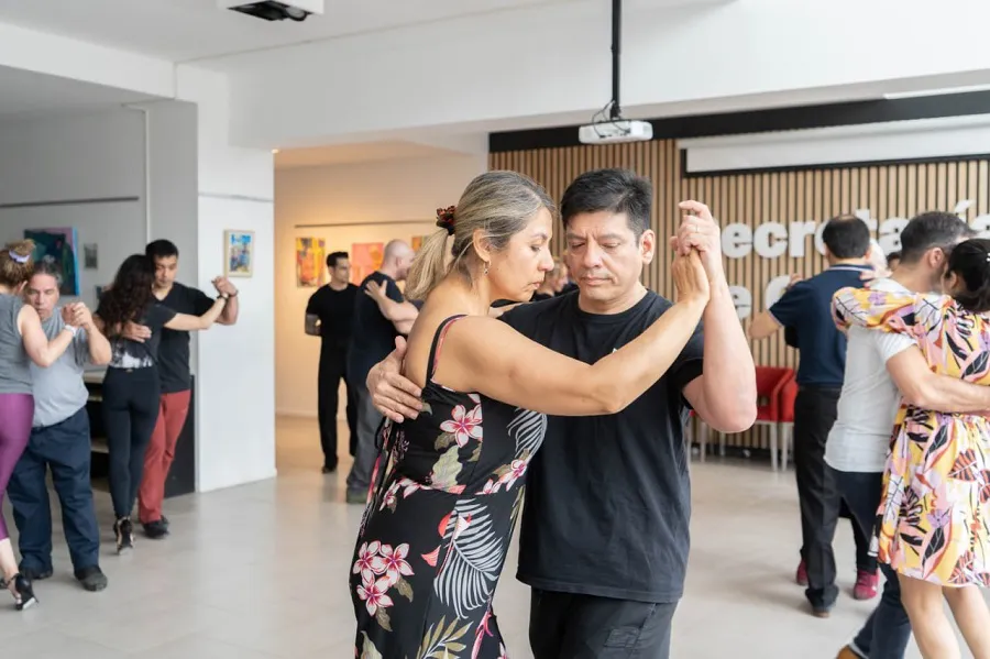 Comenzaron las clases magistrales de tango con los campeones mundiales (2)